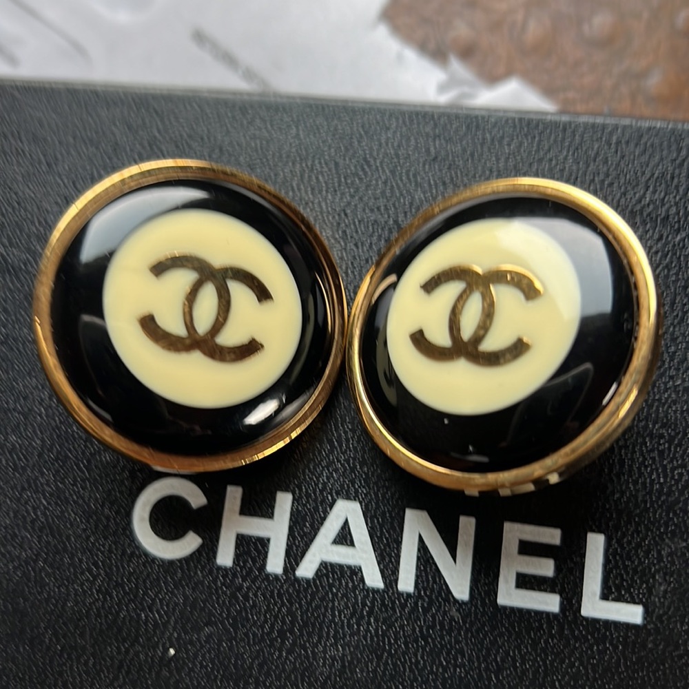 Chanel Clips - Picture 4 of 6